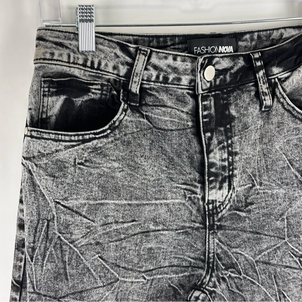 Fashion Nova Women's Straight Leg Stone Wash Jeans